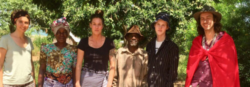 Kostumer til Kagomba dance group i Katwe!